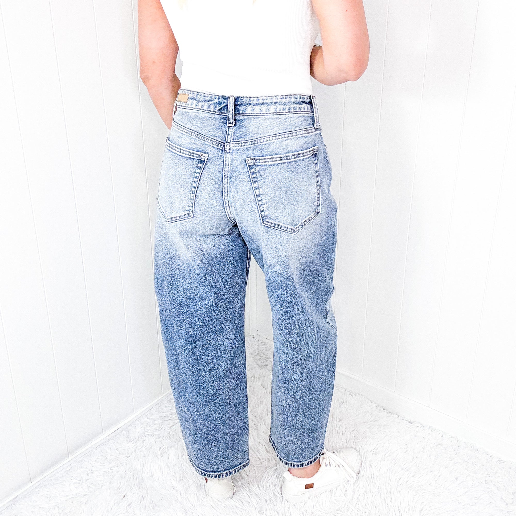 Cello Mid Rise Barrel Leg Jeans In a Light Wash - Boujee Boutique 